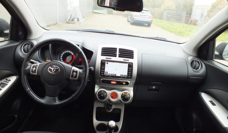 TOYOTA URBAN 13 benzyna 2009r-1 rej 2010 full