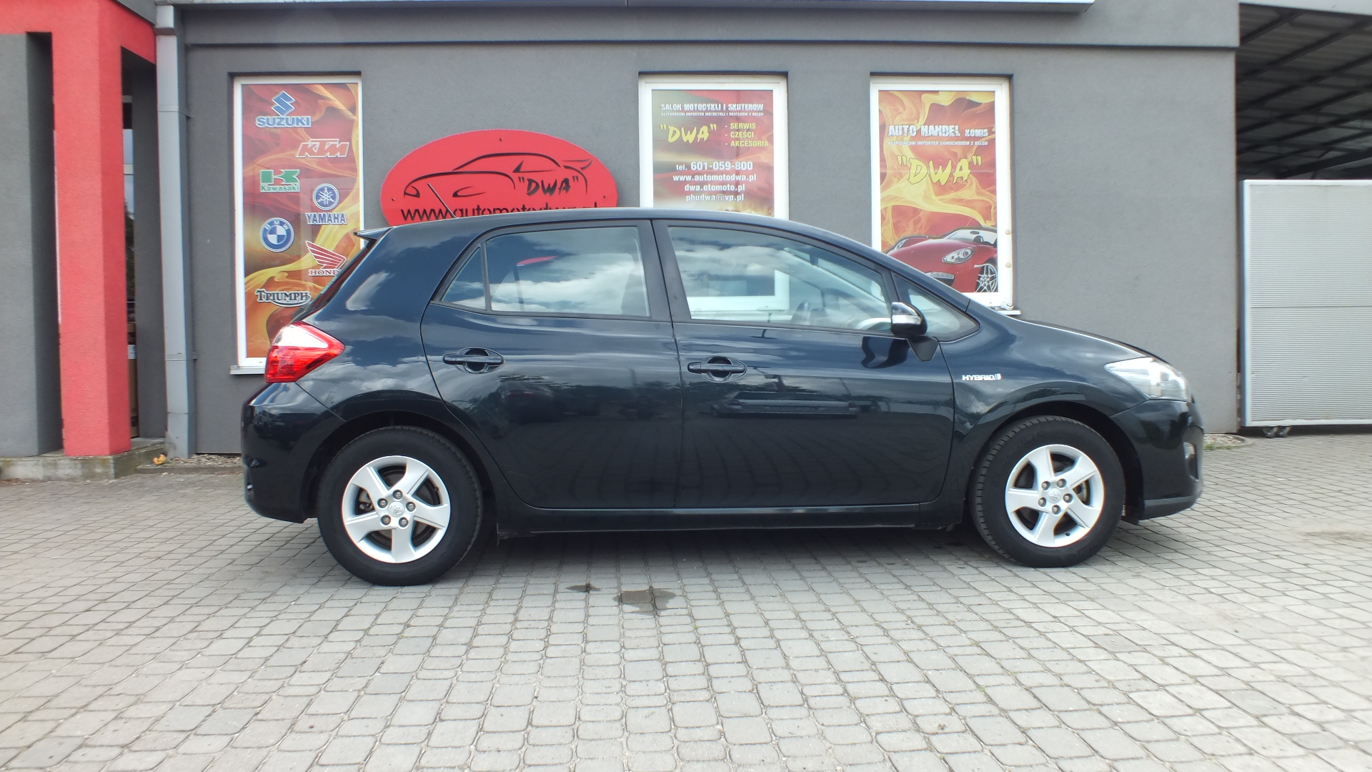 
								Toyota AURIS HYBRID 2012 full									