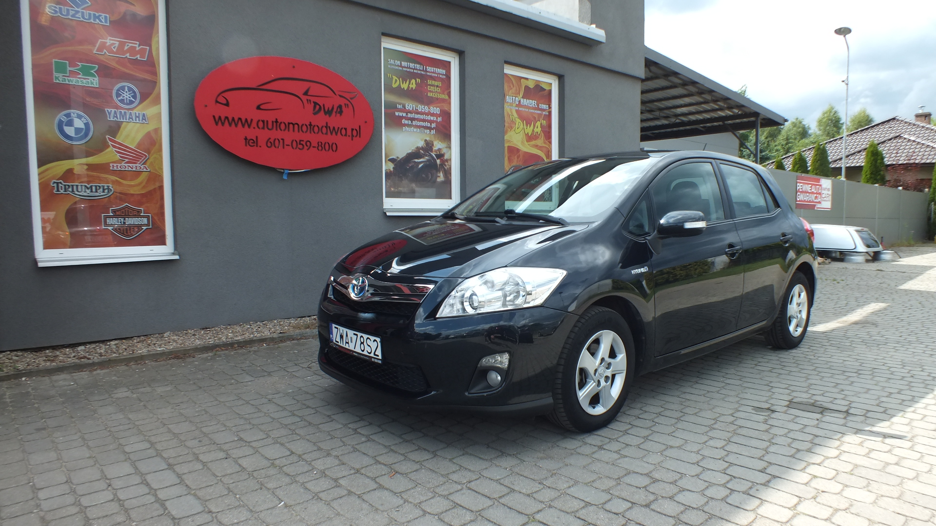 
								Toyota AURIS HYBRID 2012 full									