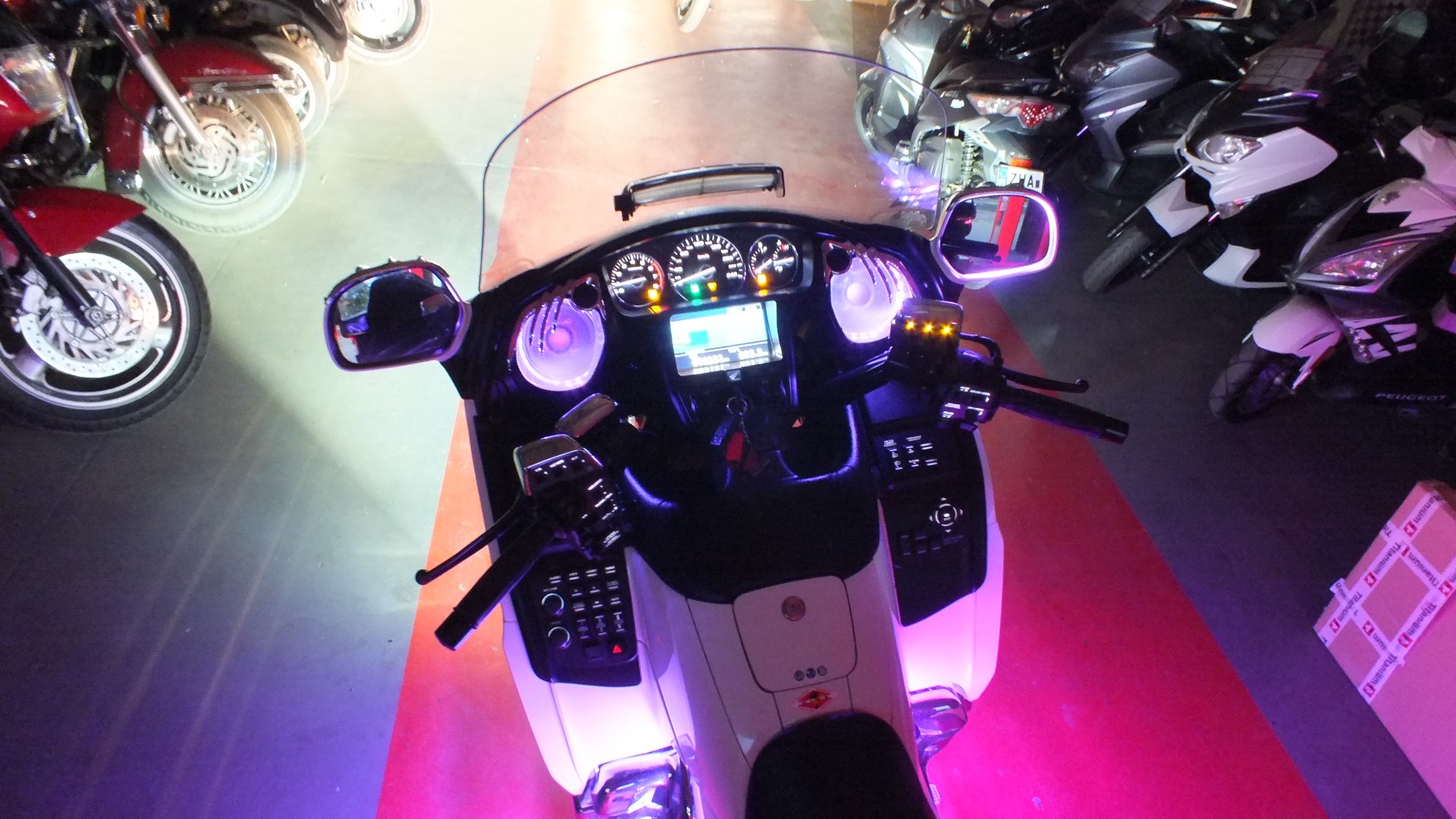 
								Honda GL 1800-ABS 2014 full									