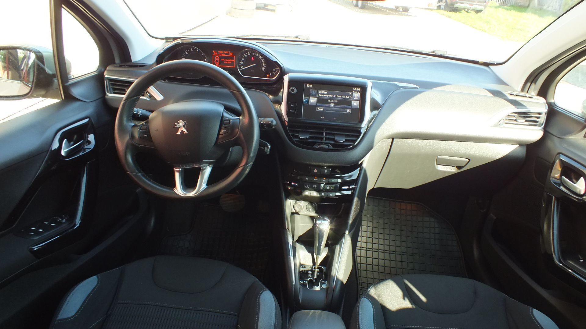 
								PEUGEOT 208 ALLURE 2015 full									
