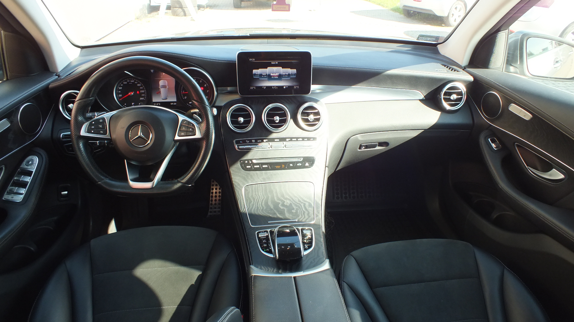 
								Mercedes-Benz GLC 2017 full									